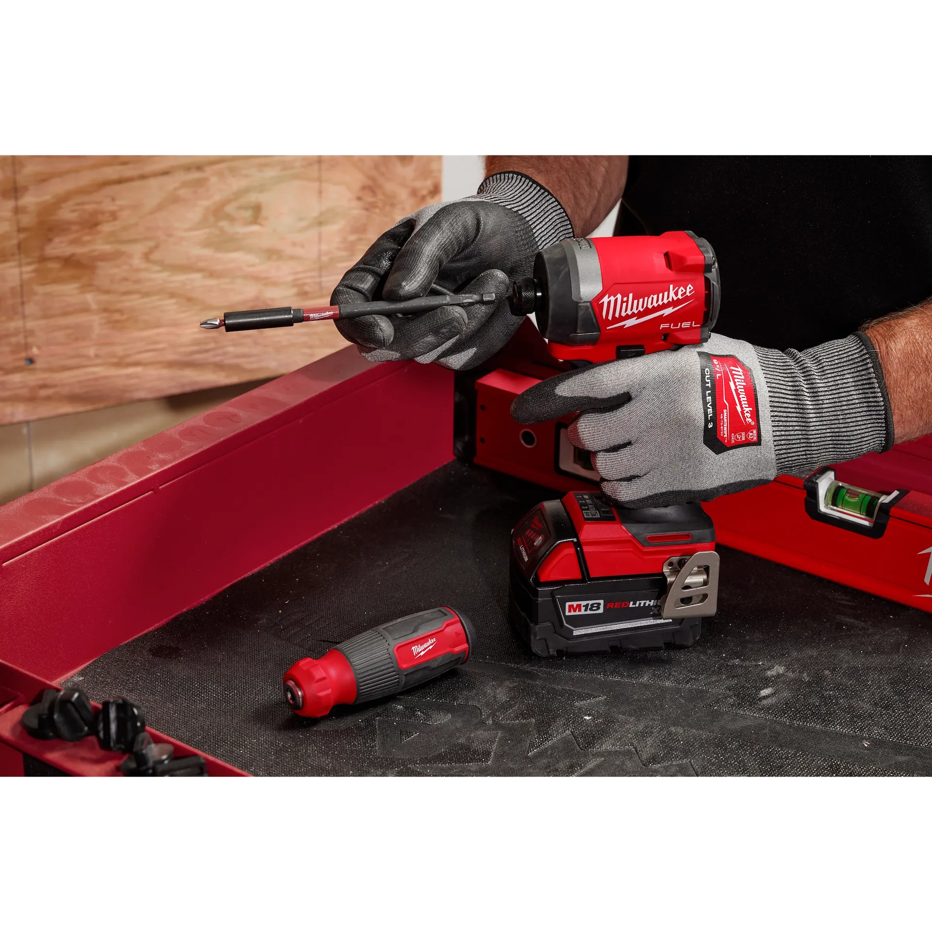 Milwaukee 48-22-2915 - 14-IN-1 Multi-Bit Screwdriver w/ SHOCKWAVE Impact Duty Bits