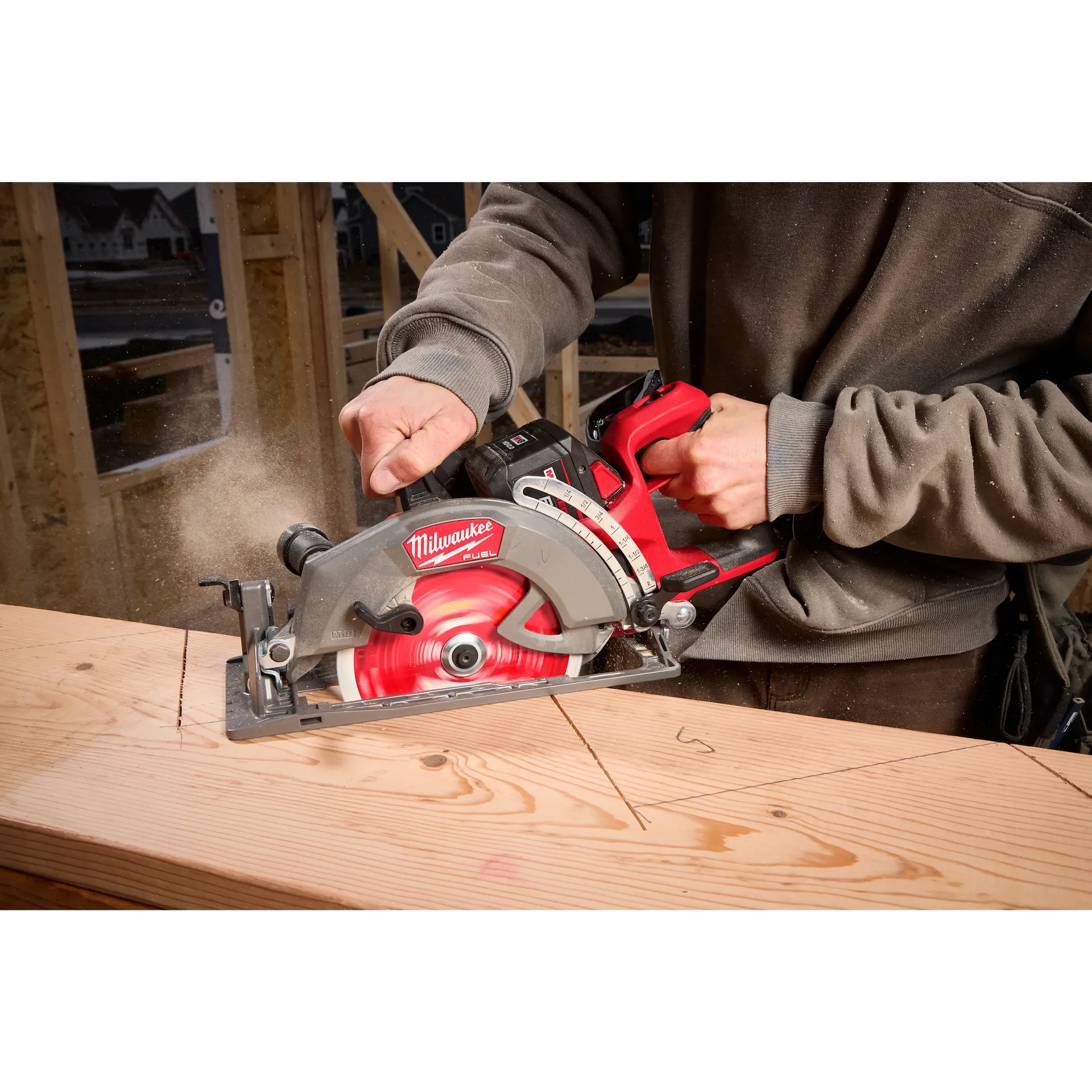 Milwaukee 2930-21HD - M18 FUEL 7-1/4" Rear Handle Circular Saw Kit