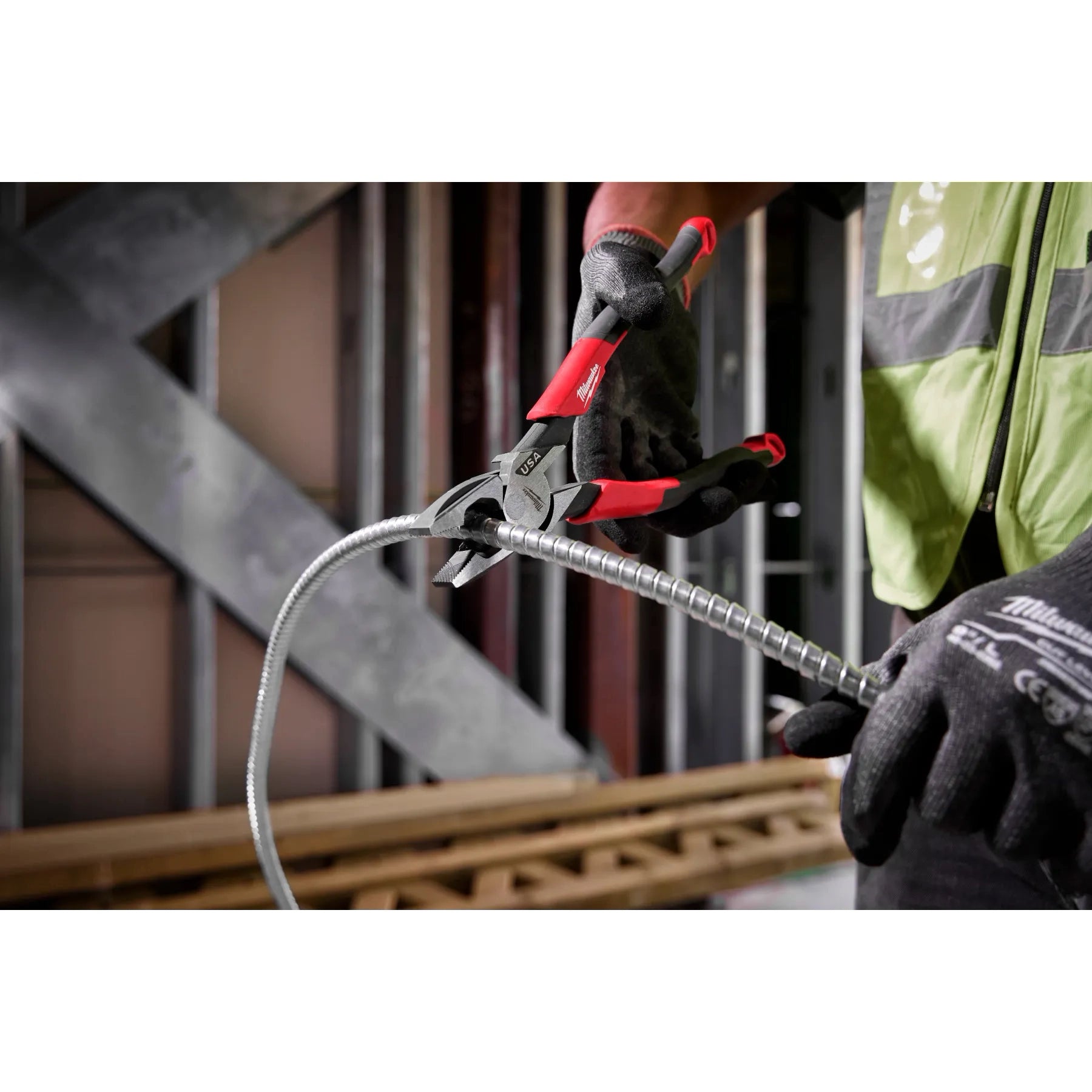Milwaukee MT550 -  9" Lineman's Comfort Grip Pliers (USA)