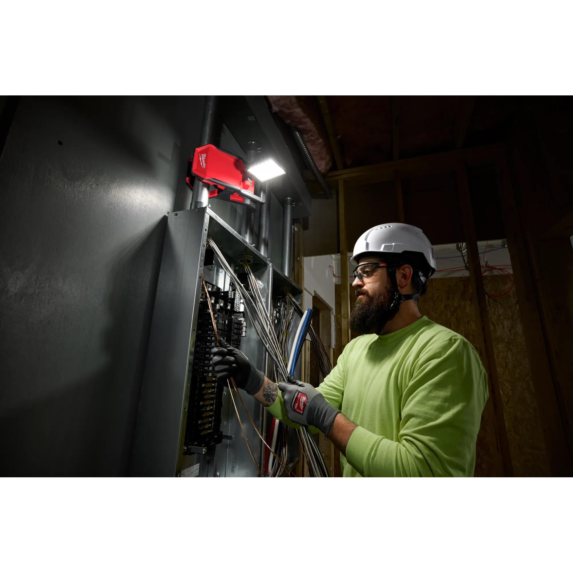Milwaukee 2358-20 - M18™ ROVER™ Clamping Flood Light MILWAUKEE