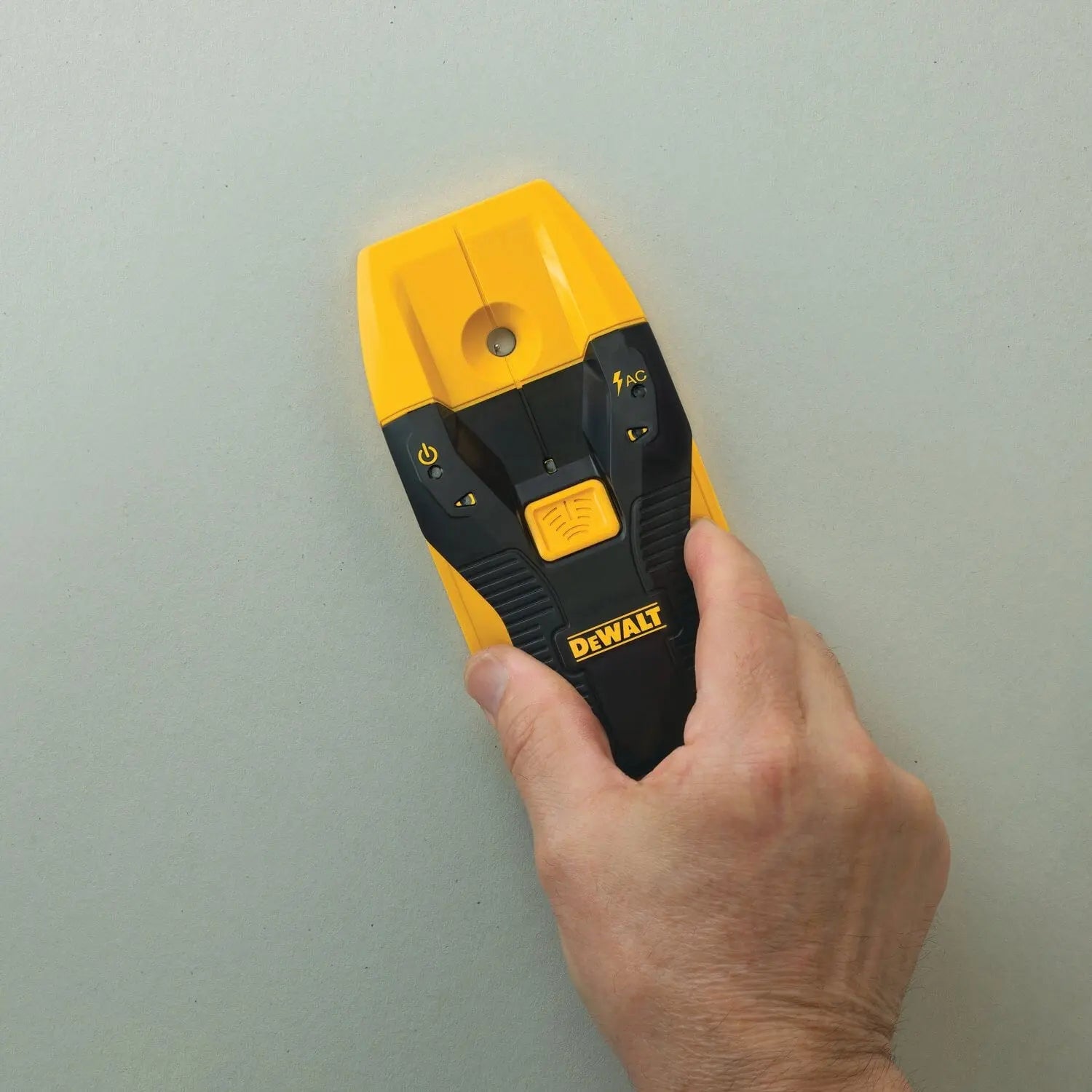 DEWALT  DW0100   -  3/4 IN. STUD FINDER