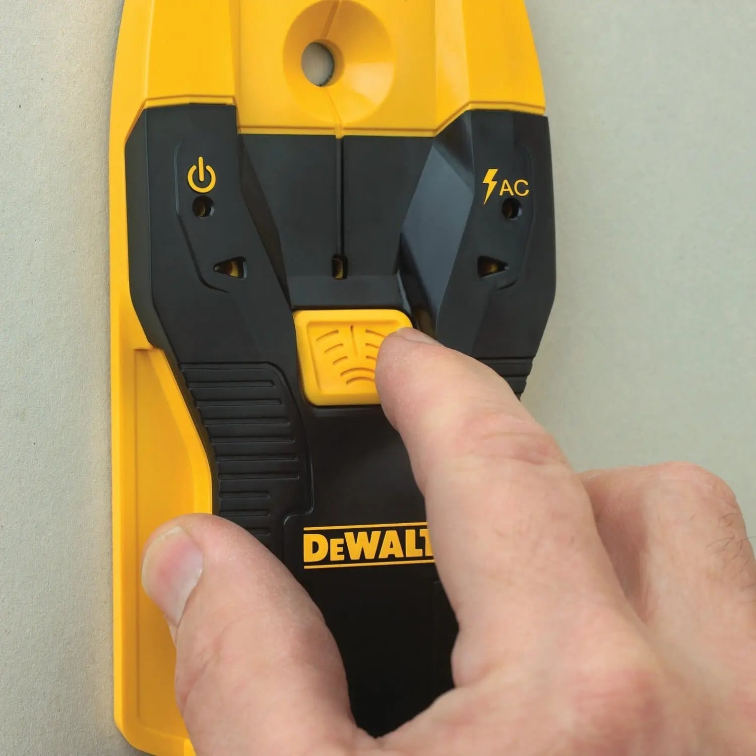DEWALT  DW0100   -  3/4 IN. STUD FINDER