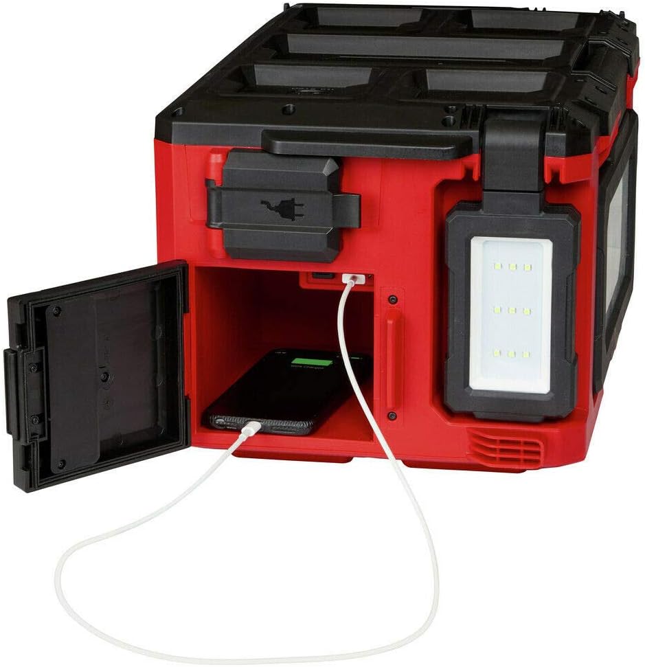 MILWAUKEE - 2357-20 M18 PACKOUT Light/Charger (Tool Only)