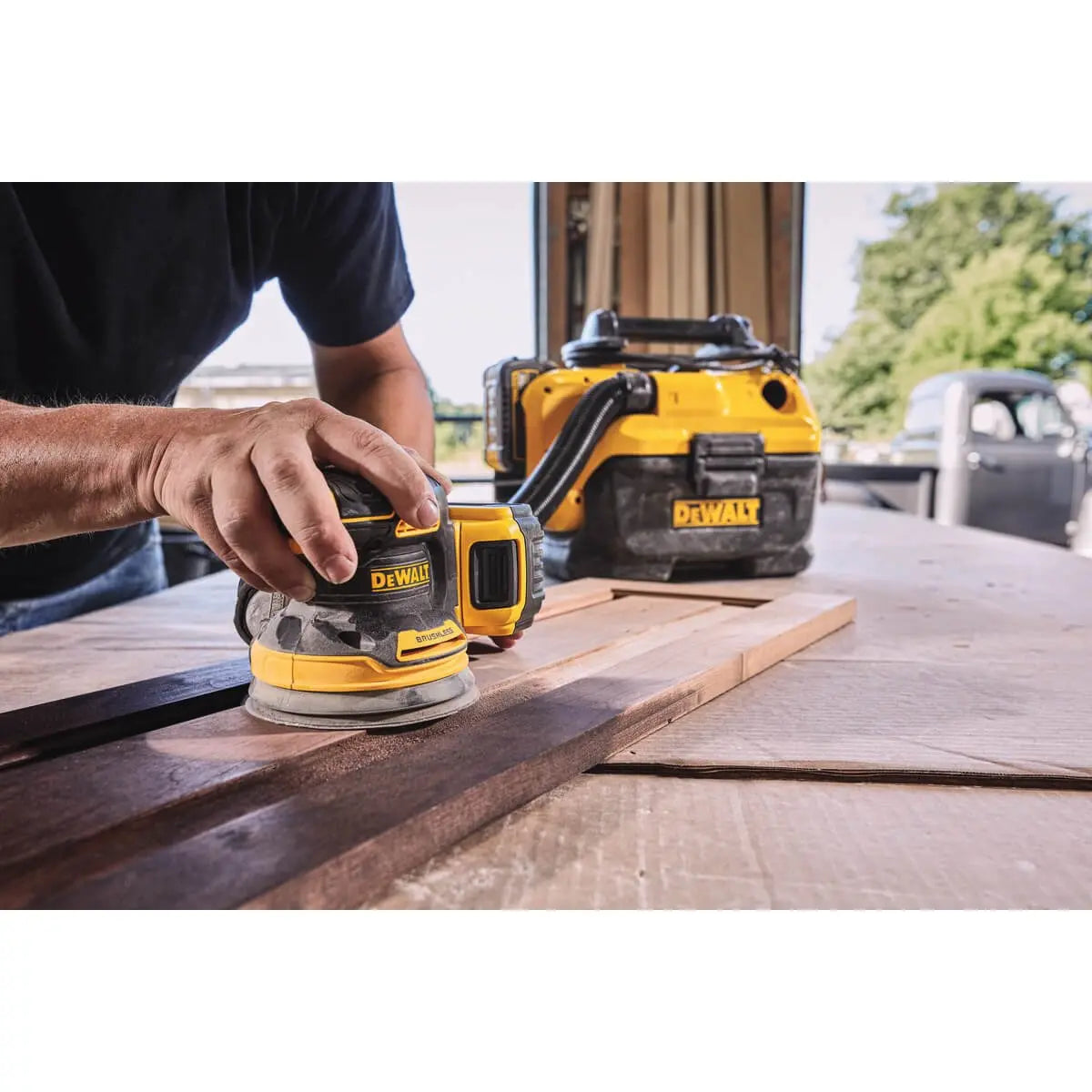 DEWALT DCW210B-20V MAX* XR 5 in Brushless Cordless Variable-Speed Random Orbital Sander (Tool Only)